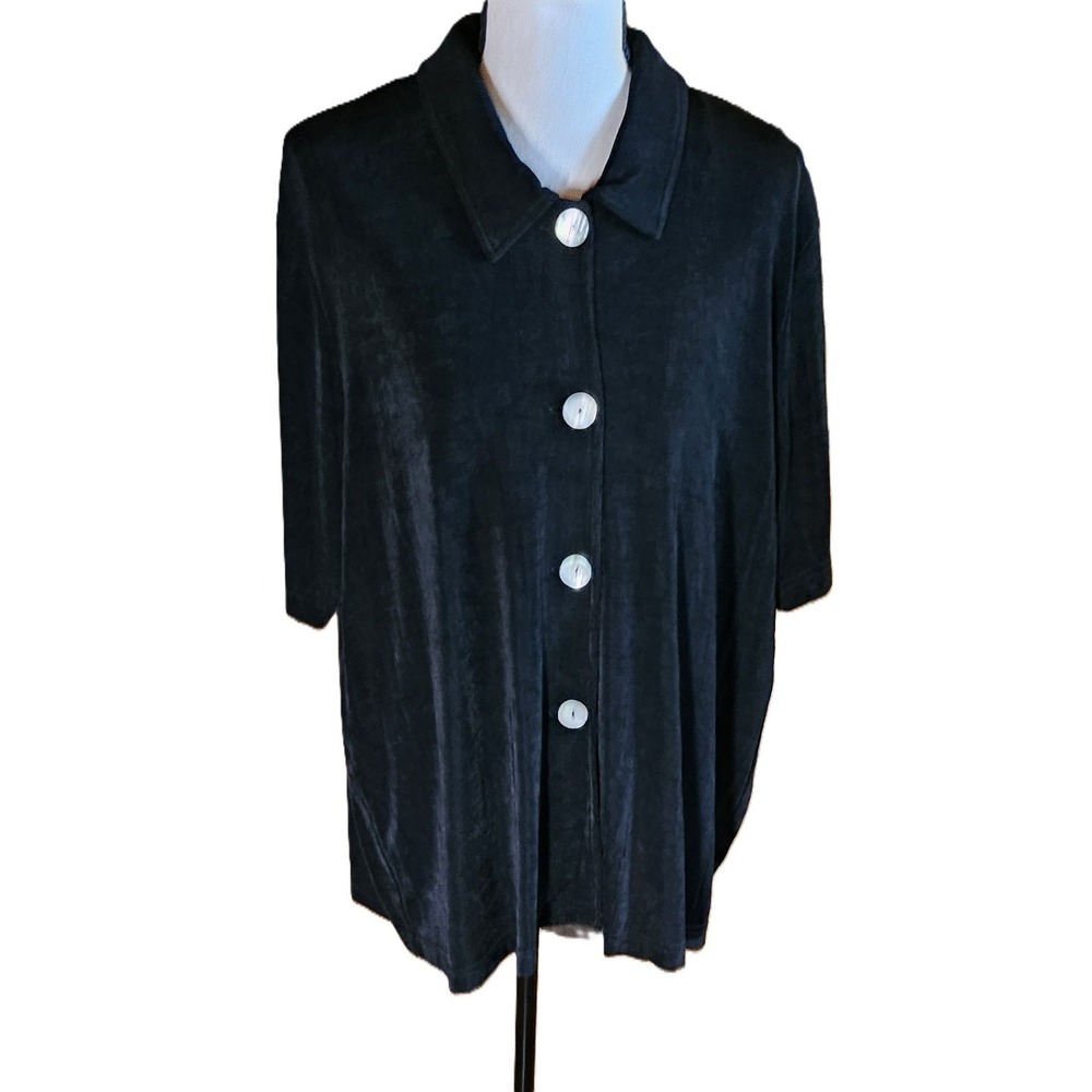 Slinky Brand SZ L Black Short Sleeve 3-Big ButtonUp Top Women Bahama Cut/082SET